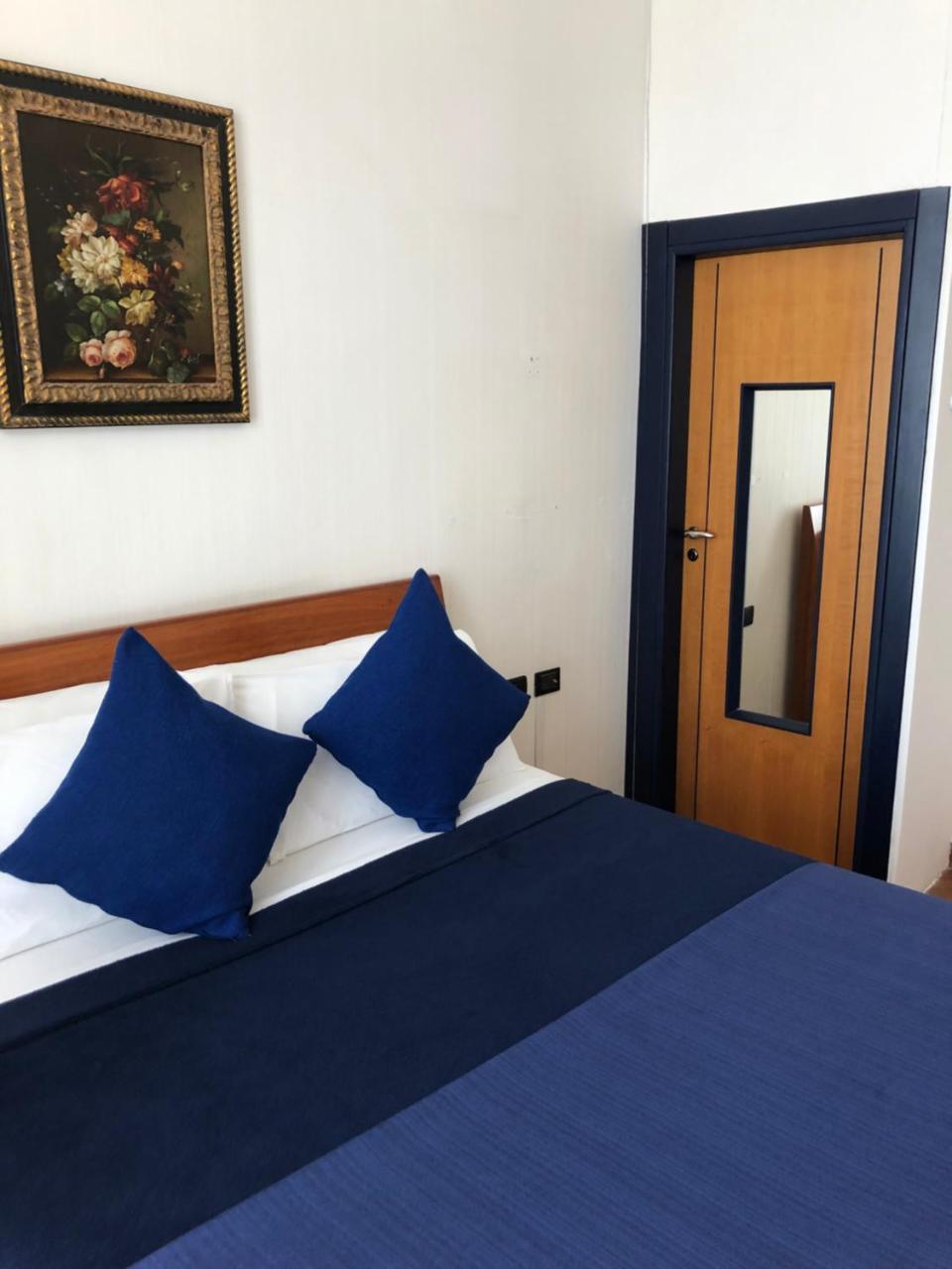 Smln Rooms & Suites เนเปิลส์ ภายนอก รูปภาพ