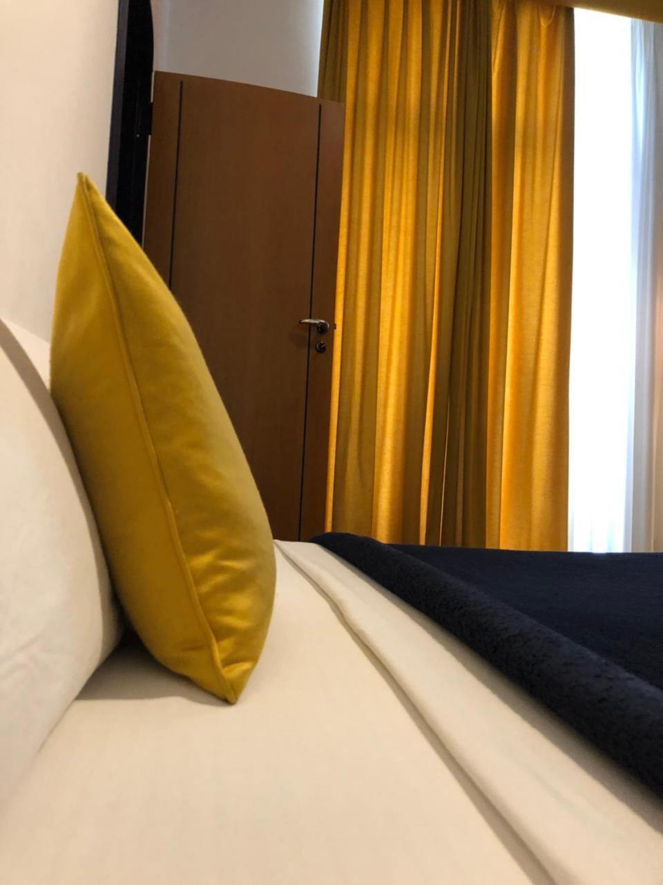 Smln Rooms & Suites เนเปิลส์ ภายนอก รูปภาพ